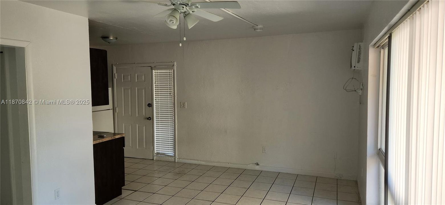 Recently Rented: $1,350 (0 beds, 1 baths, 580 Square Feet)