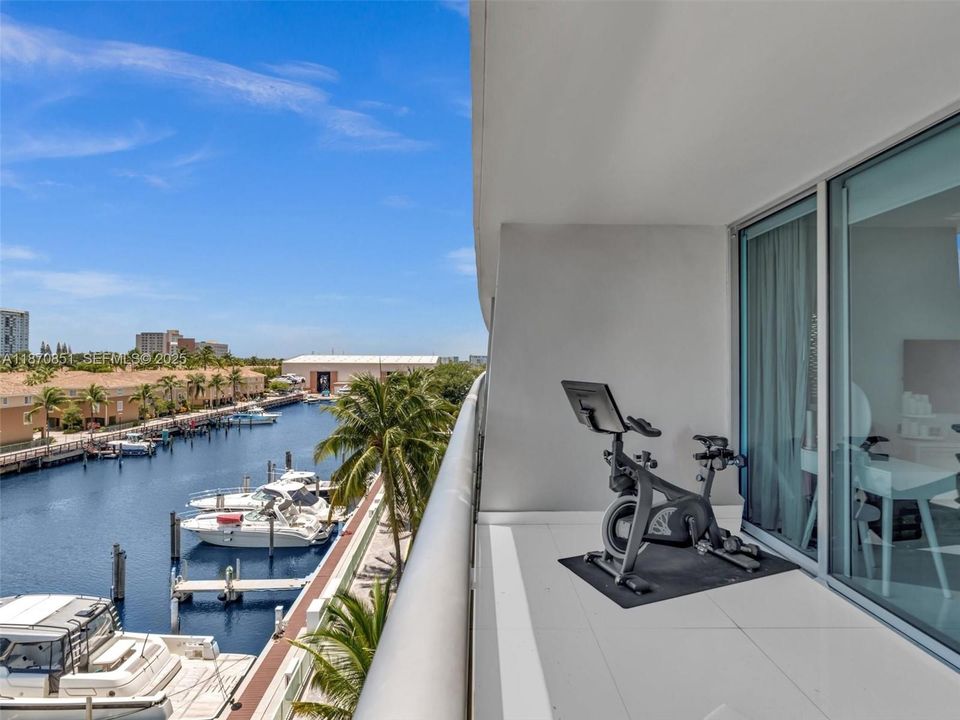 For Sale: $799,000 (2 beds, 3 baths, 1552 Square Feet)