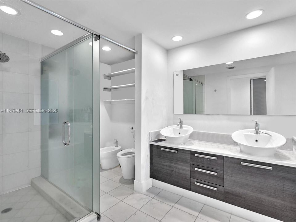 For Sale: $799,000 (2 beds, 3 baths, 1552 Square Feet)