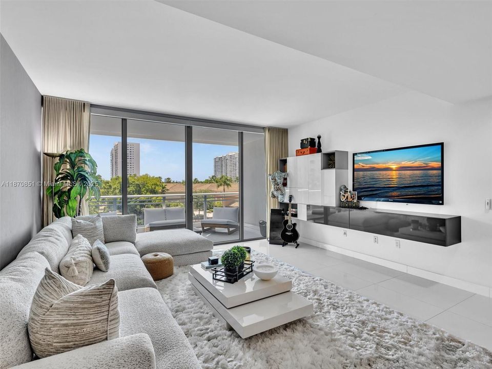 For Sale: $799,000 (2 beds, 3 baths, 1552 Square Feet)