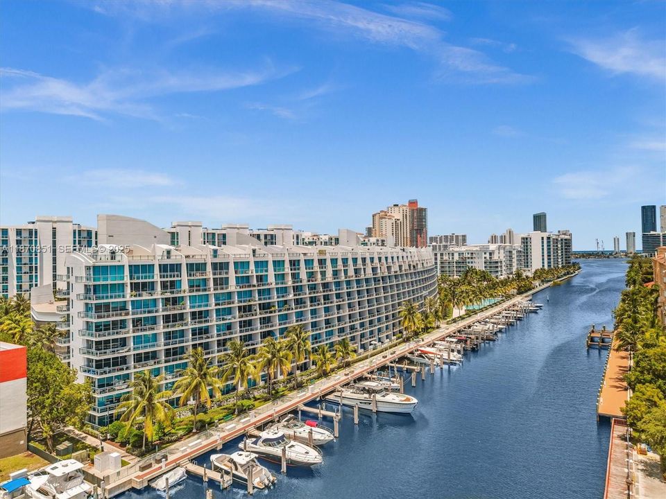 For Sale: $799,000 (2 beds, 3 baths, 1552 Square Feet)