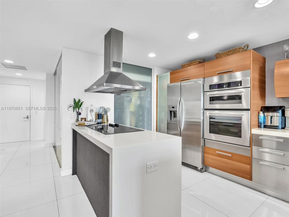 For Sale: $799,000 (2 beds, 3 baths, 1552 Square Feet)