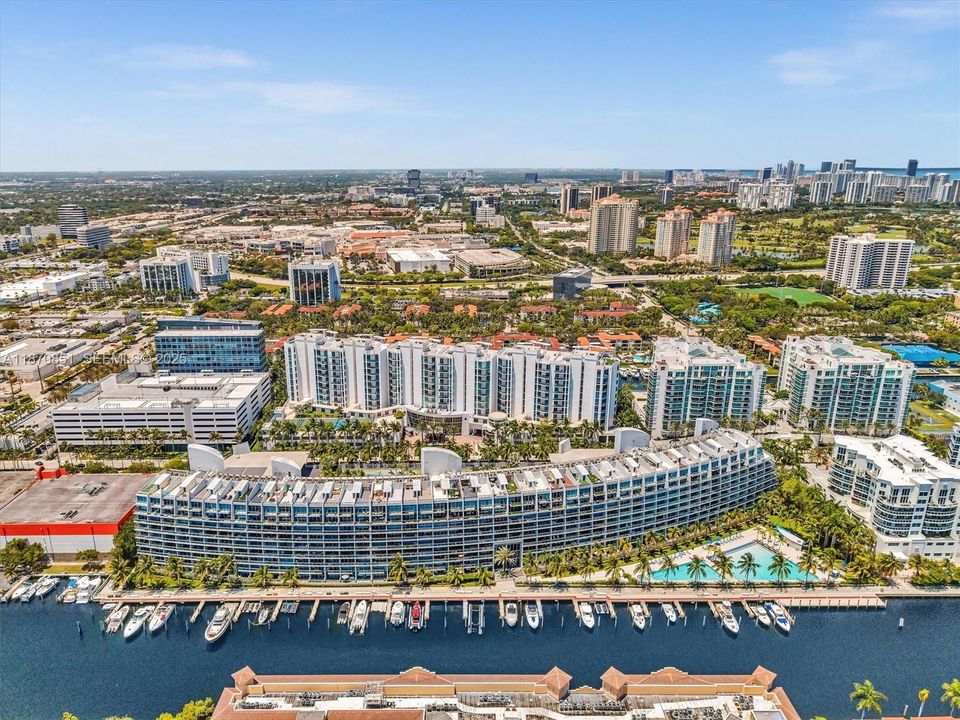 For Sale: $799,000 (2 beds, 3 baths, 1552 Square Feet)