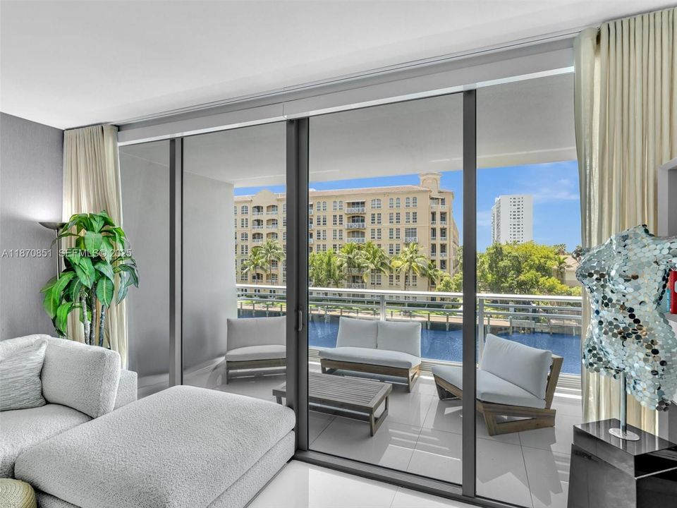 For Sale: $799,000 (2 beds, 3 baths, 1552 Square Feet)