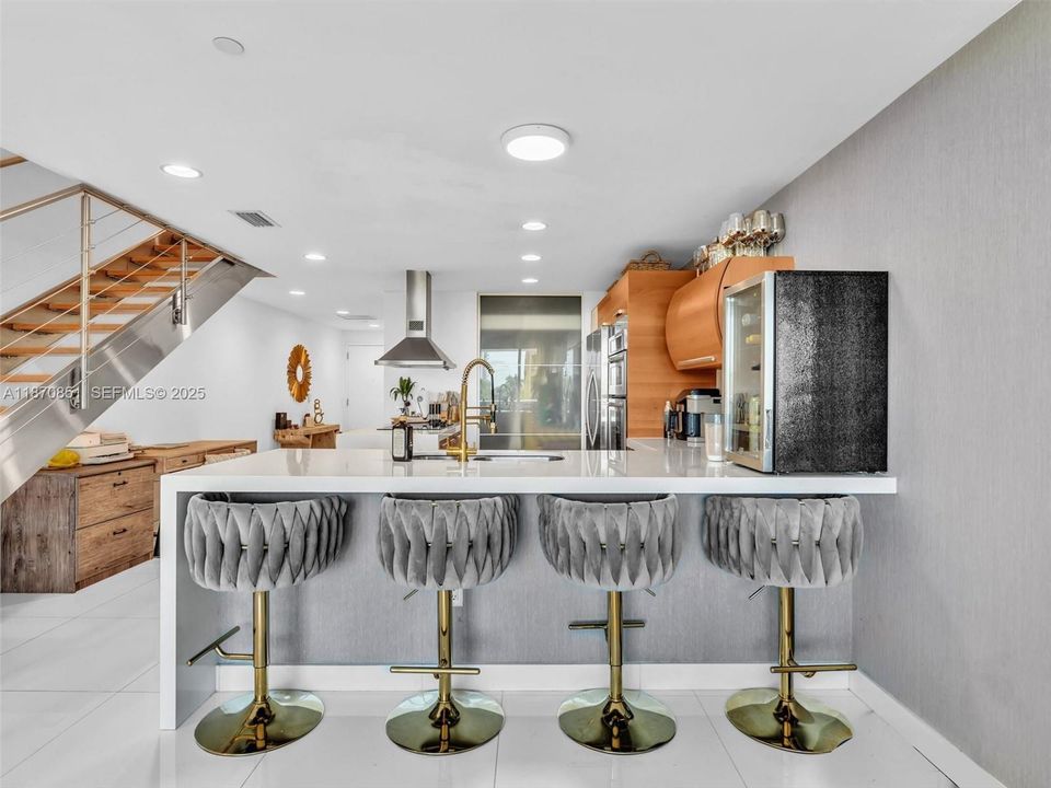 For Sale: $799,000 (2 beds, 3 baths, 1552 Square Feet)