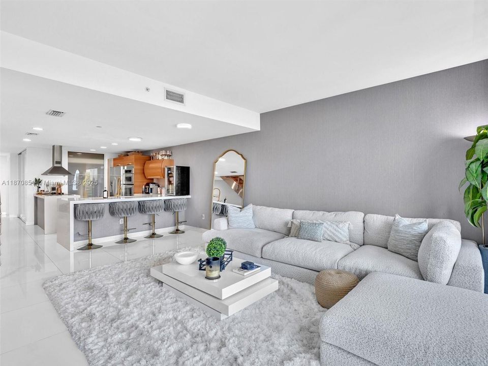 For Sale: $799,000 (2 beds, 3 baths, 1552 Square Feet)