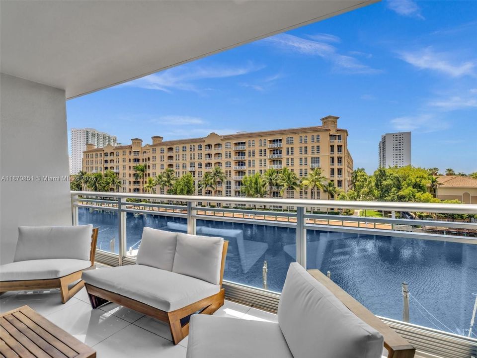 For Sale: $799,000 (2 beds, 3 baths, 1552 Square Feet)