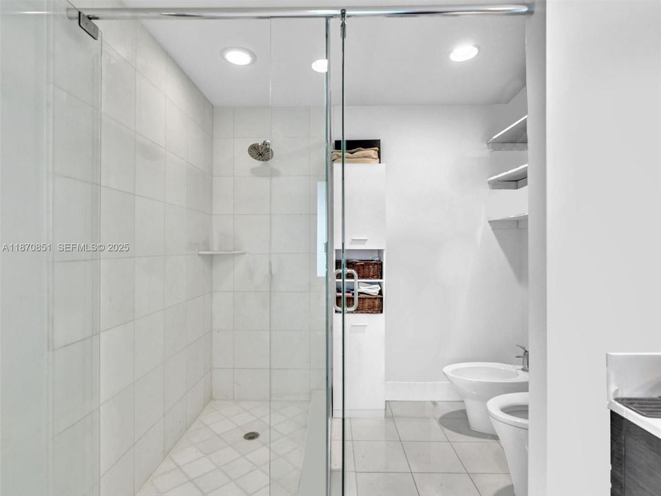 For Sale: $799,000 (2 beds, 3 baths, 1552 Square Feet)