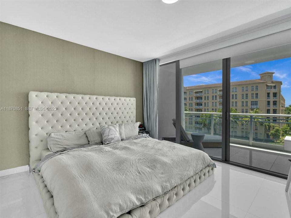 For Sale: $799,000 (2 beds, 3 baths, 1552 Square Feet)