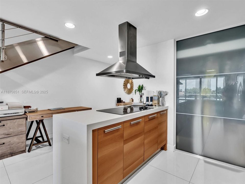 For Sale: $799,000 (2 beds, 3 baths, 1552 Square Feet)