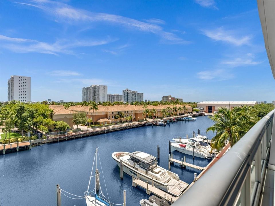 For Sale: $799,000 (2 beds, 3 baths, 1552 Square Feet)