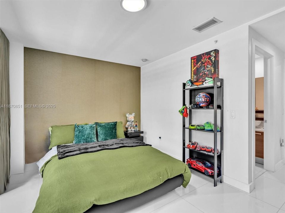 For Sale: $799,000 (2 beds, 3 baths, 1552 Square Feet)