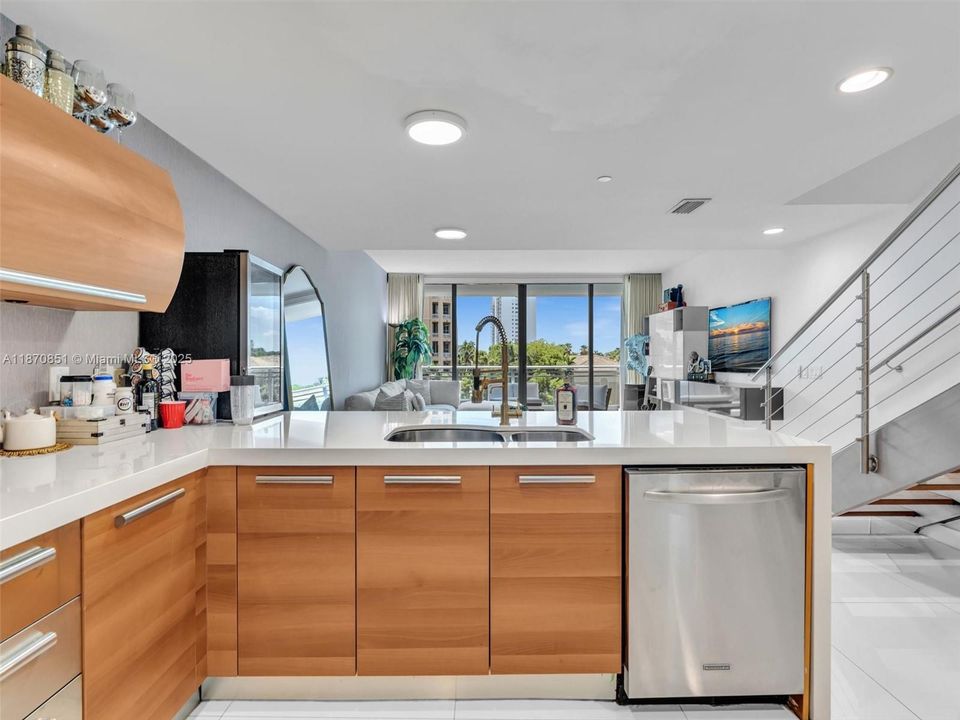 For Sale: $799,000 (2 beds, 3 baths, 1552 Square Feet)