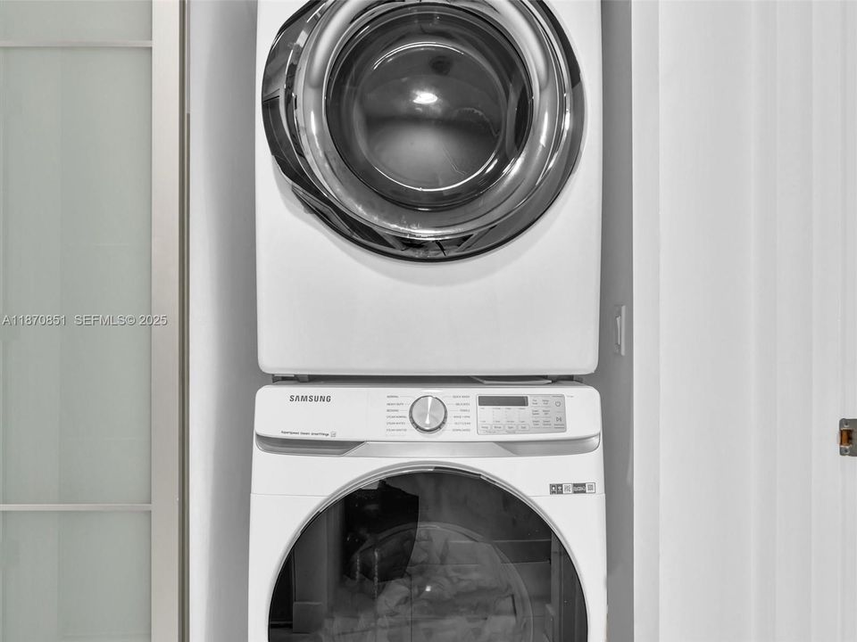 For Sale: $799,000 (2 beds, 3 baths, 1552 Square Feet)