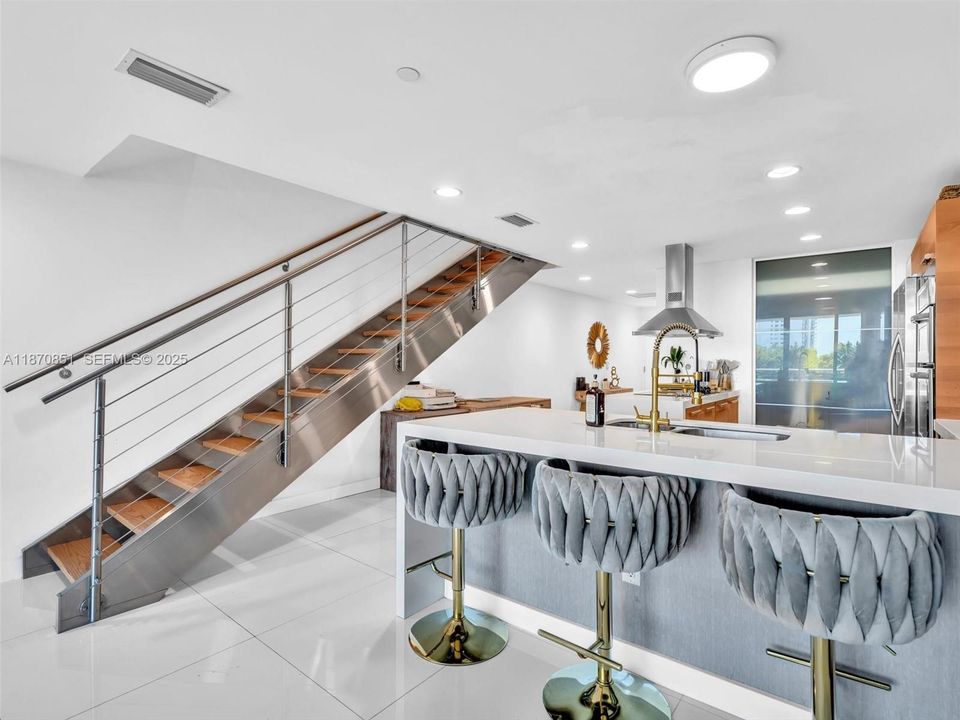 For Sale: $799,000 (2 beds, 3 baths, 1552 Square Feet)