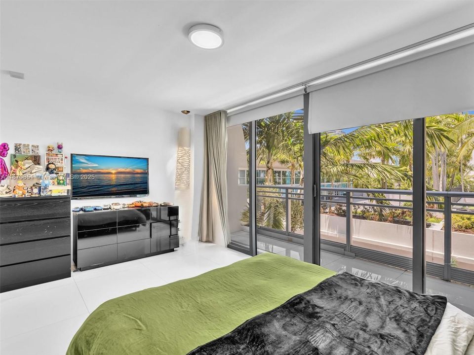 For Sale: $799,000 (2 beds, 3 baths, 1552 Square Feet)