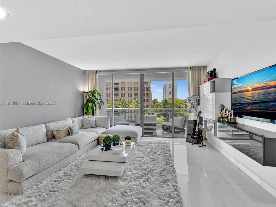 For Sale: $799,000 (2 beds, 3 baths, 1552 Square Feet)