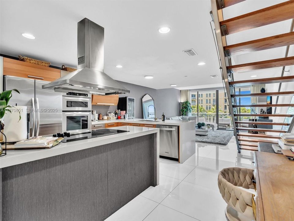 For Sale: $799,000 (2 beds, 3 baths, 1552 Square Feet)