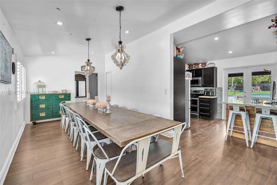 For Sale: $2,500,000 (5 beds, 5 baths, 2745 Square Feet)