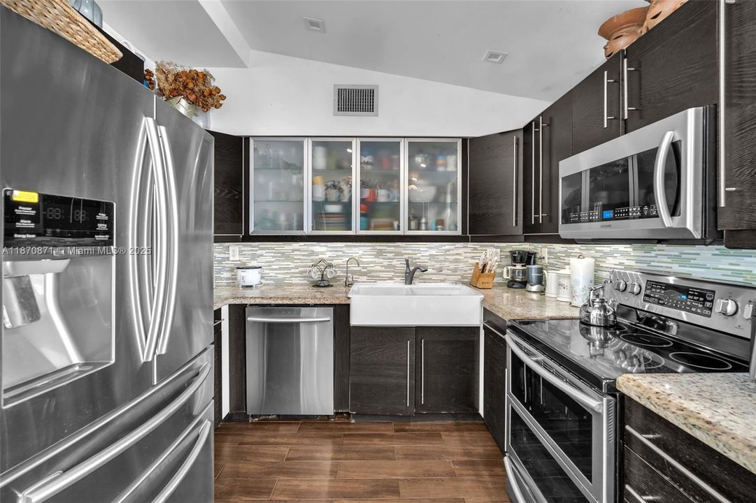 For Sale: $2,500,000 (5 beds, 5 baths, 2745 Square Feet)