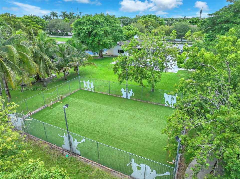 For Sale: $2,500,000 (5 beds, 5 baths, 2745 Square Feet)