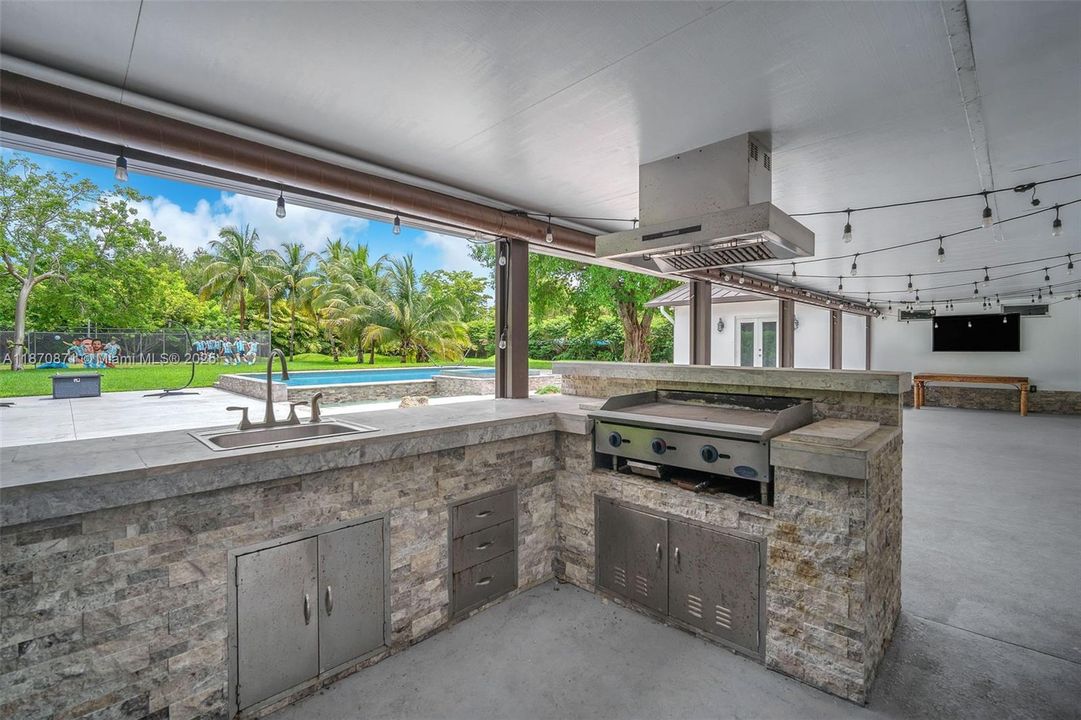 For Sale: $2,500,000 (5 beds, 5 baths, 2745 Square Feet)