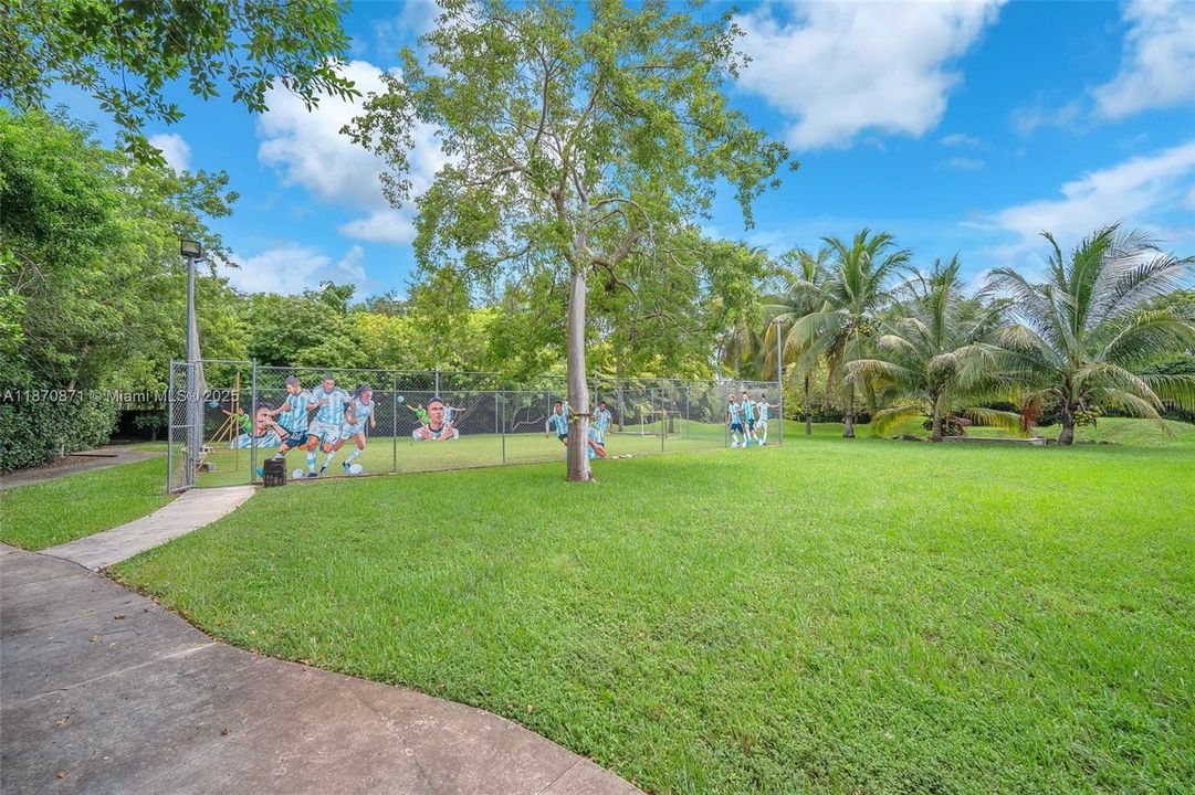 For Sale: $2,500,000 (5 beds, 5 baths, 2745 Square Feet)