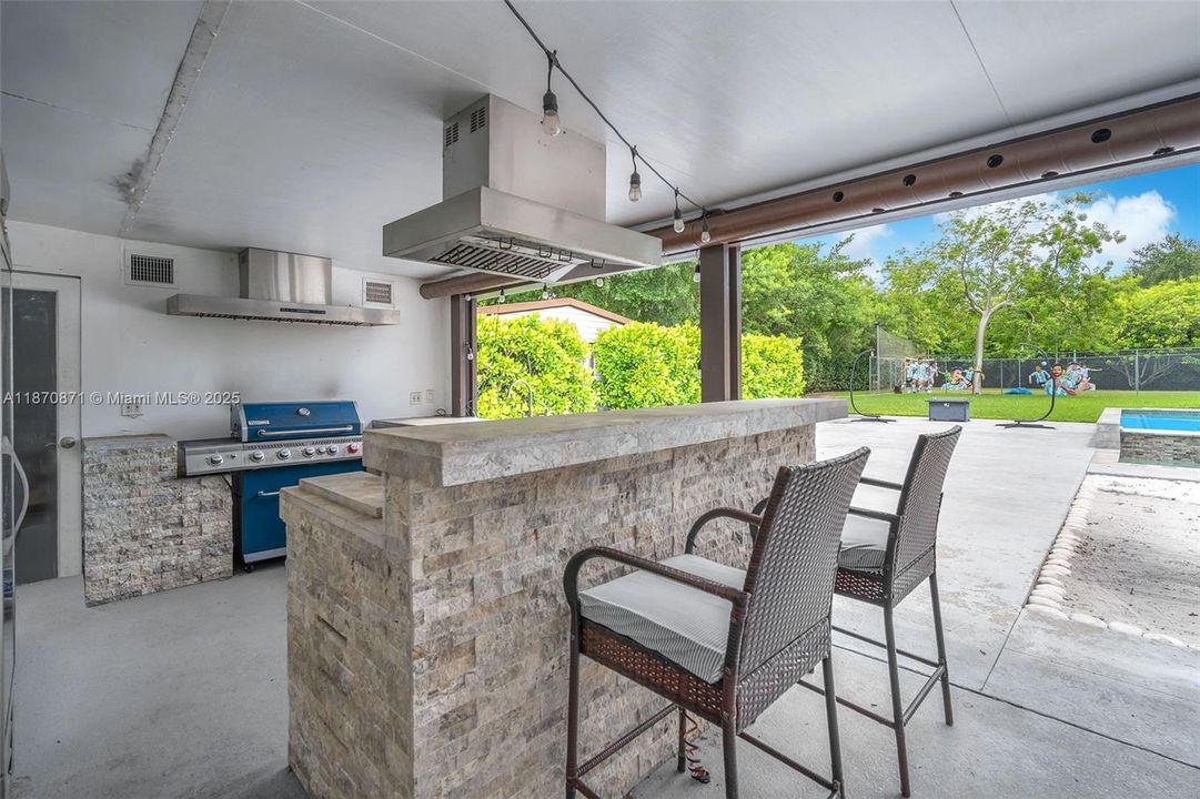 For Sale: $2,500,000 (5 beds, 5 baths, 2745 Square Feet)