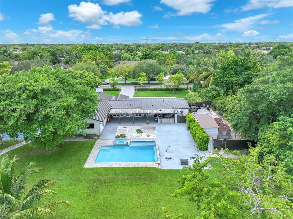 For Sale: $2,500,000 (5 beds, 5 baths, 2745 Square Feet)