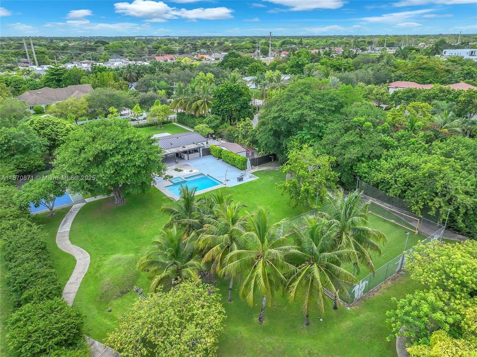 For Sale: $2,500,000 (5 beds, 5 baths, 2745 Square Feet)