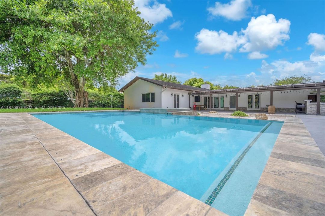 For Sale: $2,500,000 (5 beds, 5 baths, 2745 Square Feet)