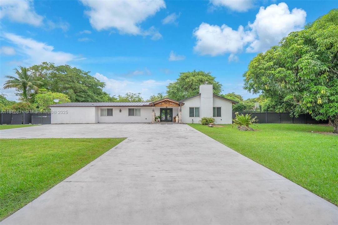 For Sale: $2,500,000 (5 beds, 5 baths, 2745 Square Feet)