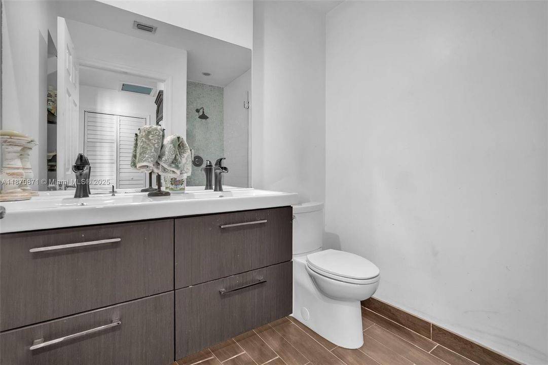 For Sale: $2,500,000 (5 beds, 5 baths, 2745 Square Feet)