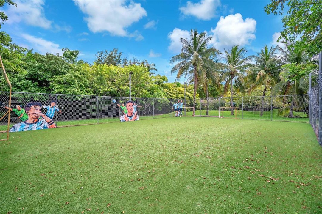 For Sale: $2,500,000 (5 beds, 5 baths, 2745 Square Feet)