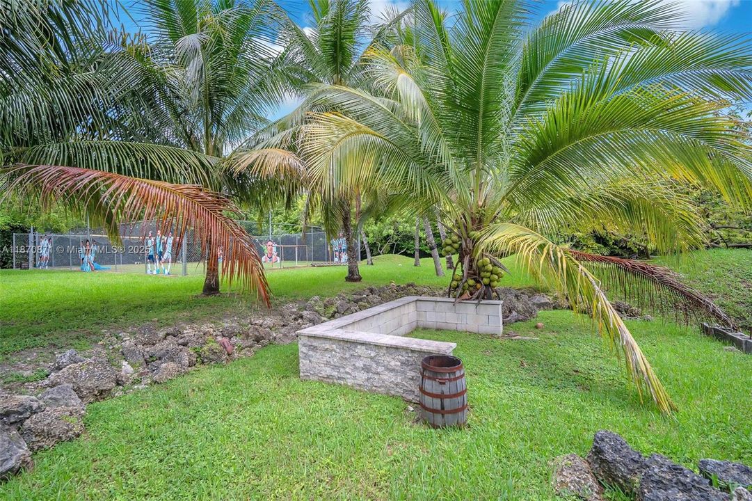 For Sale: $2,500,000 (5 beds, 5 baths, 2745 Square Feet)