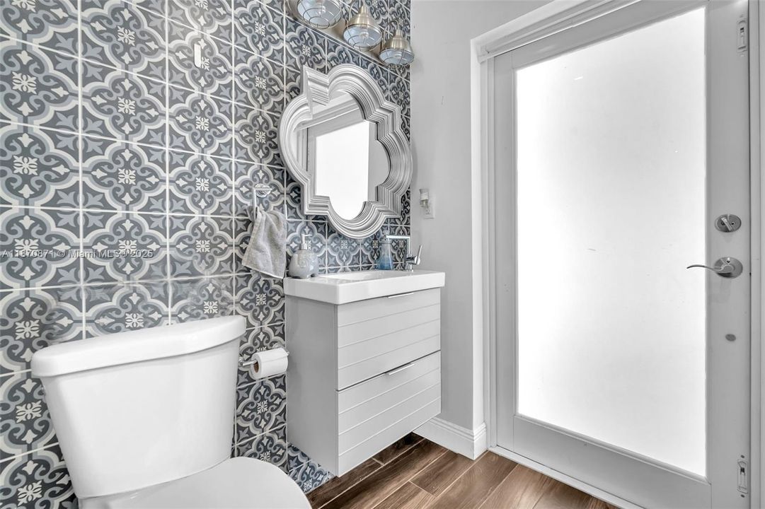 For Sale: $2,500,000 (5 beds, 5 baths, 2745 Square Feet)