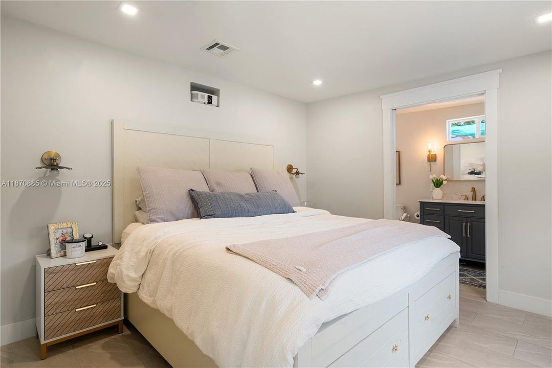 En Venta: $639,000 (3 camas, 2 baños, 1295 Pies cuadrados)