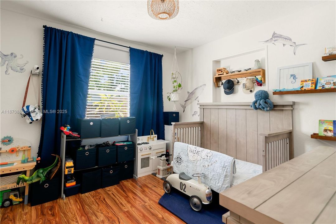 En Venta: $639,000 (3 camas, 2 baños, 1295 Pies cuadrados)