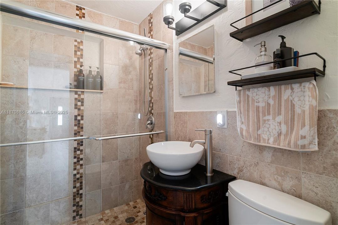 En Venta: $639,000 (3 camas, 2 baños, 1295 Pies cuadrados)