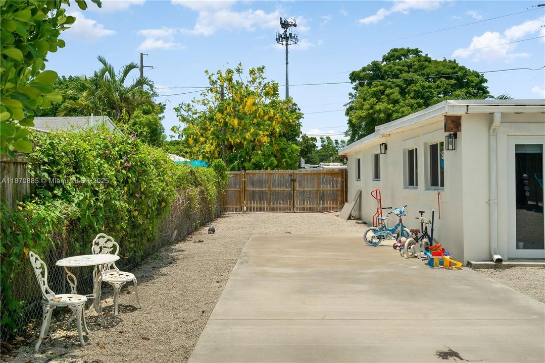 En Venta: $639,000 (3 camas, 2 baños, 1295 Pies cuadrados)