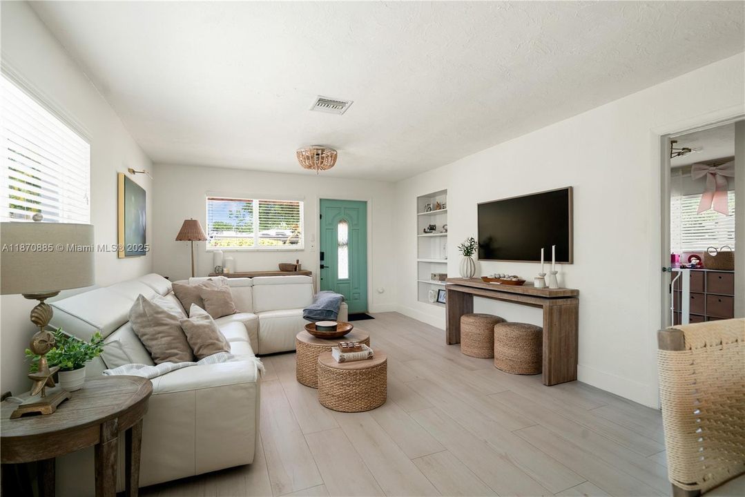 En Venta: $639,000 (3 camas, 2 baños, 1295 Pies cuadrados)