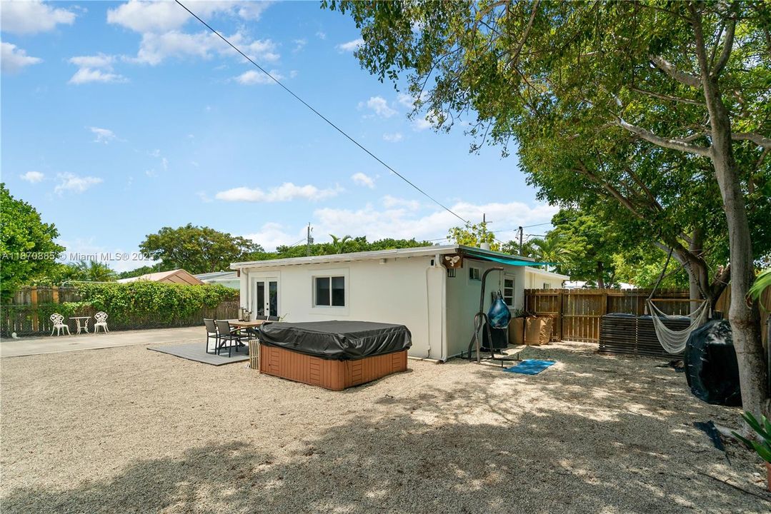 En Venta: $639,000 (3 camas, 2 baños, 1295 Pies cuadrados)