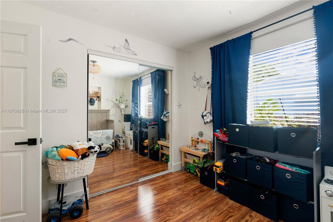 En Venta: $639,000 (3 camas, 2 baños, 1295 Pies cuadrados)