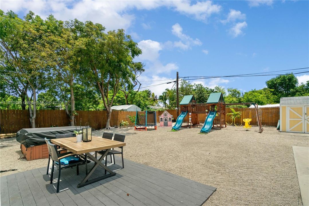 En Venta: $639,000 (3 camas, 2 baños, 1295 Pies cuadrados)