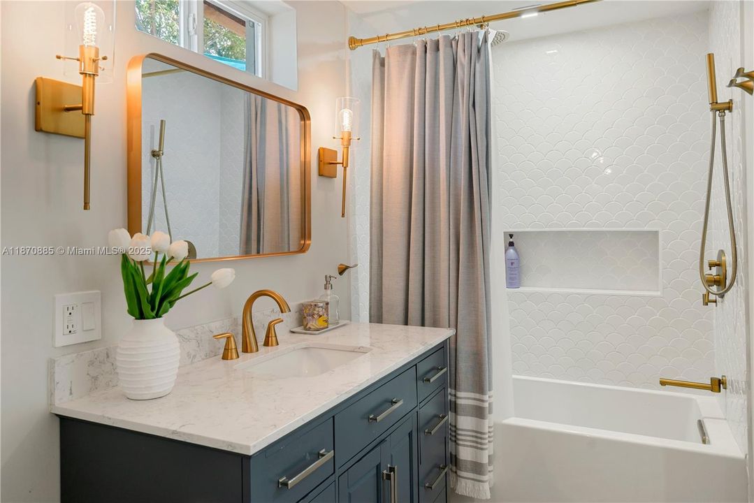 En Venta: $639,000 (3 camas, 2 baños, 1295 Pies cuadrados)