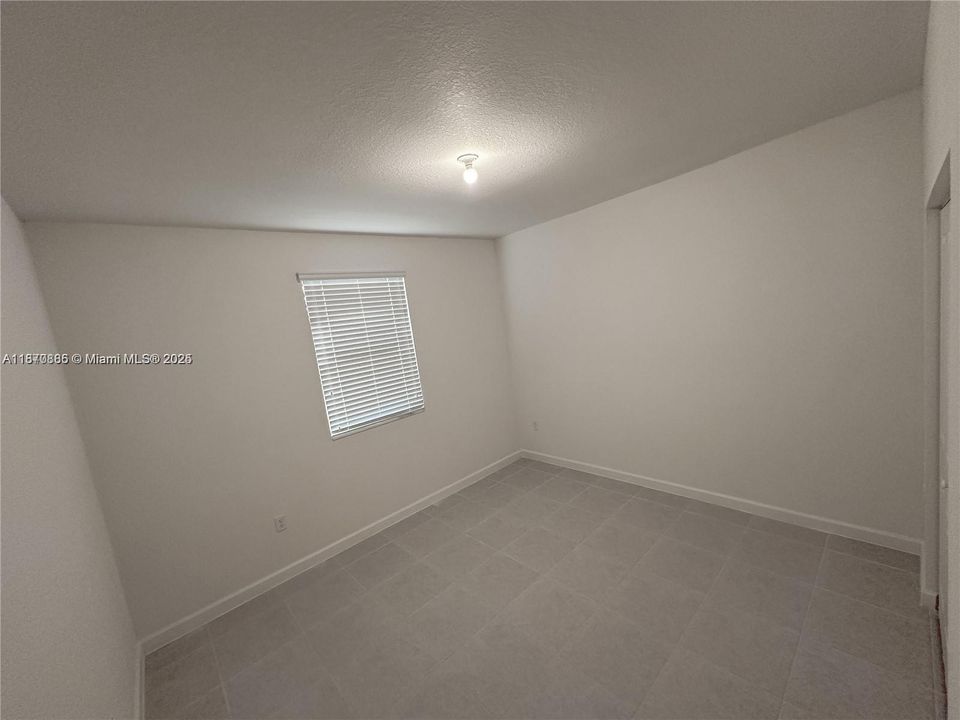 For Rent: $1,800 (1 beds, 1 baths, 700 Square Feet)