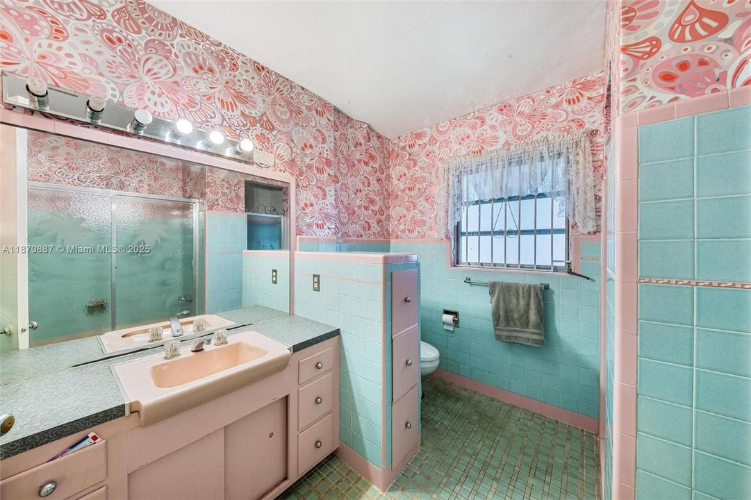 For Sale: $1,100,000 (4 beds, 3 baths, 3363 Square Feet)