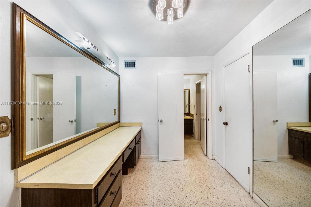 For Sale: $1,100,000 (4 beds, 3 baths, 3363 Square Feet)