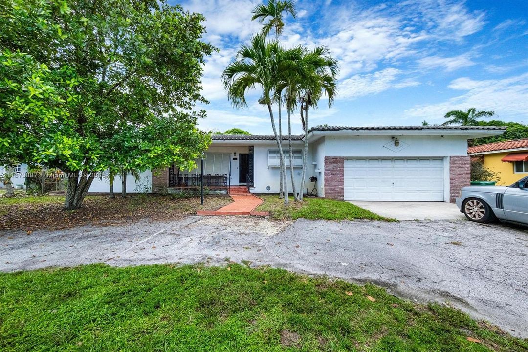 For Sale: $1,100,000 (4 beds, 3 baths, 3363 Square Feet)