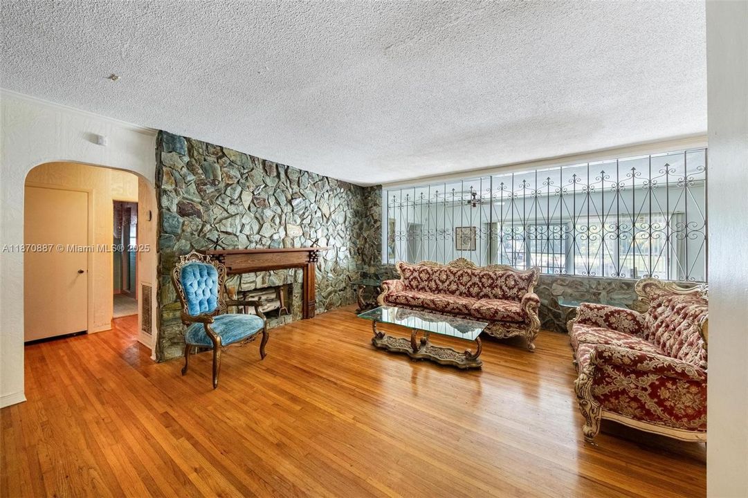 For Sale: $1,100,000 (4 beds, 3 baths, 3363 Square Feet)